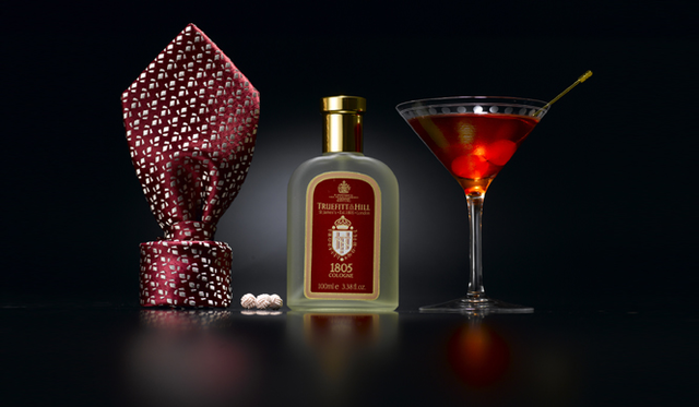 ネクタイ2万5200円、カフリンクス2625円　ともにシャルベ