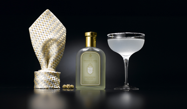 ネクタイ2万5200円、カフリンクス4200円　ともにシャルベ