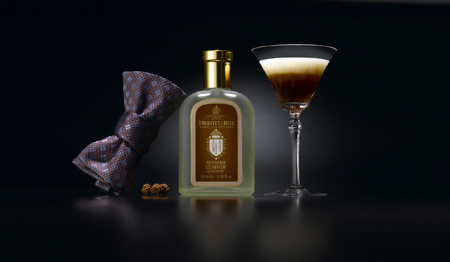 ボウタイ2万3100円、カフリンクス2625円　ともにシャルベ