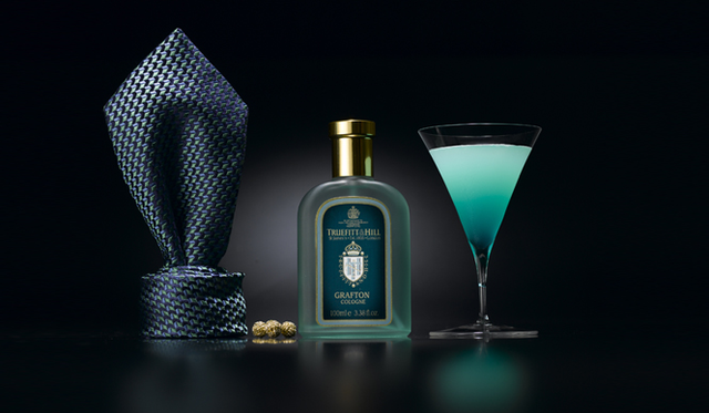 ネクタイ2万5200円、カフリンクス4200円　ともにシャルベ