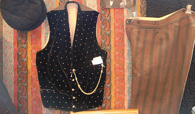 <strong>以下すべて、ユナイテッドアローズ 原宿本店 メンズ館2階（8月8日まで展示）</strong>