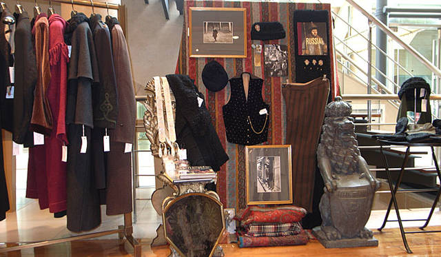 <strong>以下すべて、ユナイテッドアローズ 原宿本店 メンズ館2階（8月8日まで展示）</strong>