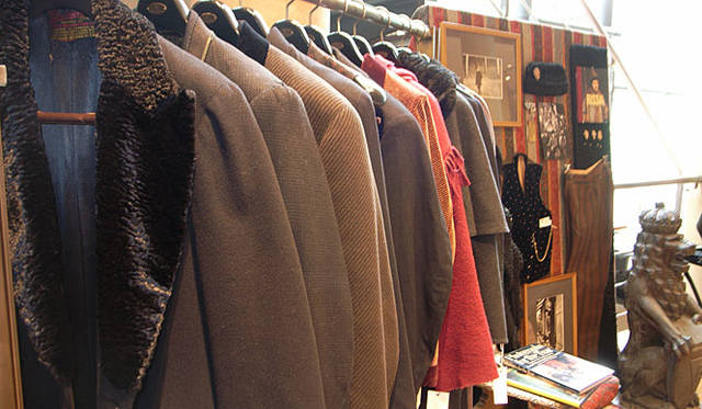 <strong>以下すべて、ユナイテッドアローズ 原宿本店 メンズ館2階（8月8日まで展示）</strong>