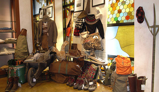 <strong>以下すべて、ブルーレーベル ストア 原宿店2階（8月18日まで展示予定）</strong>