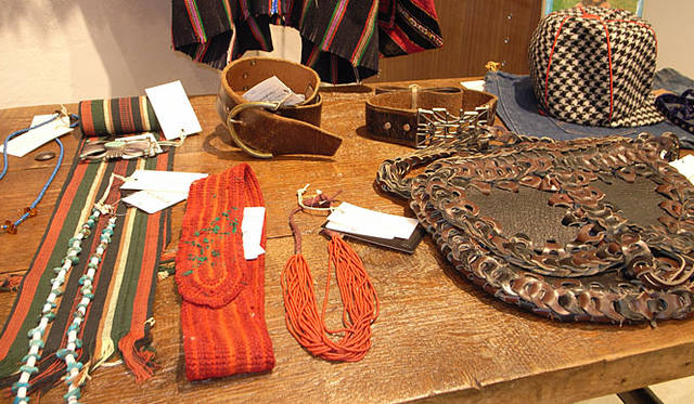 <strong>以下すべて、ビューティ＆ユース ユナイテッドアローズ 渋谷公園通り店1階（8月29日まで展示予定）</strong>