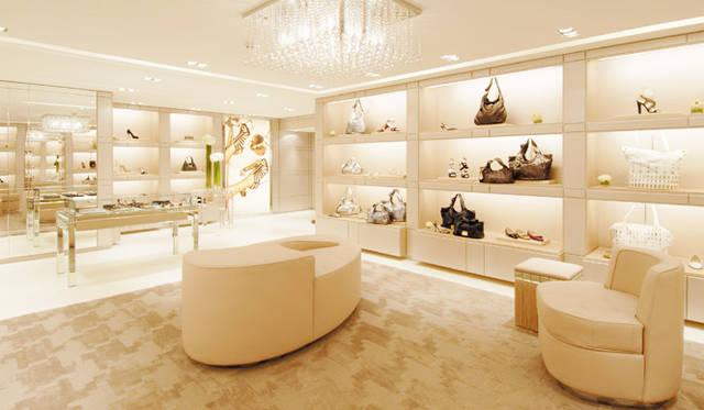 <strong>JIMMY CHOO｜ジミー チュウ</strong> 日本で6番目となる銀座店