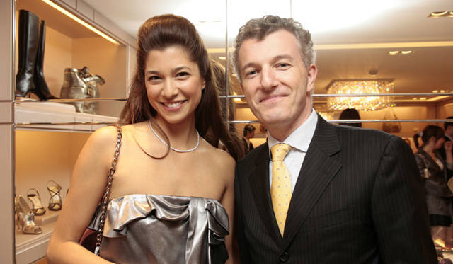 <strong>JIMMY CHOO｜ジミー チュウ</strong> モデルのマヤ ヘンゼンさんと、Bluebell Japan代表取締役社長クリストフ ドゥ プゥス氏