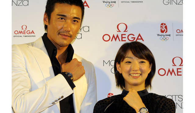 元オリンピック選抜メンバーのフー・ビンさん、バルセロナオリンピック女子200m平泳ぎ金メダリストの岩崎恭子さん