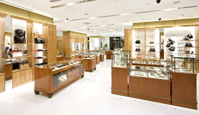 <strong>エストネーション｜ESTNATION</strong>　1階のメンズ・ウィメンズのファッション雑貨