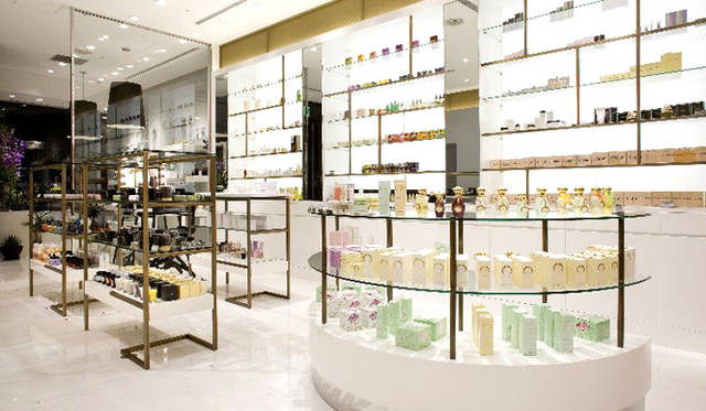 <strong>エストネーション｜ESTNATION</strong>　1階のコスメコーナー