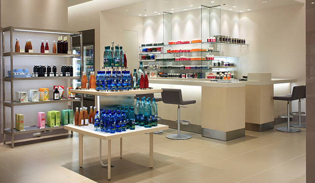 伊勢丹｜ISETAN｜ ビューティアポセカリー｜右奥がサプリメント