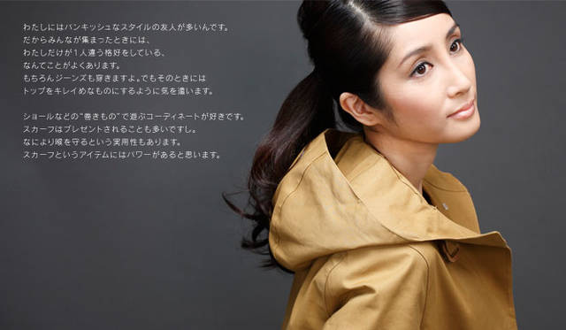 ベージュのトレンチコート「DOLLAR (ダラー)」17万2200円（ESTNATION Tel. 03-5159-7800）