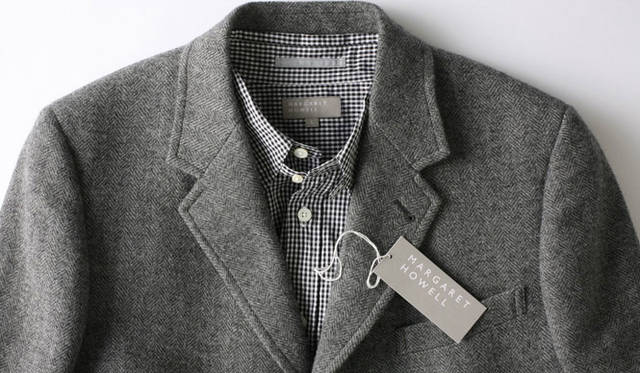 ツイードコート10万800円（以下すべて税込）