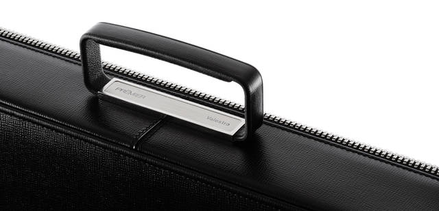 　アタッシェケース『プレミエ』 45万1500円　※タイトルに入っている「Nero e Bianco」は現在販売を中止しております。