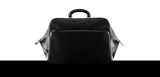 　トラベルバッグ『リネア・エッセ』 55万6500円　※タイトルに入っている「Nero e Bianco」は現在販売を中止しております。