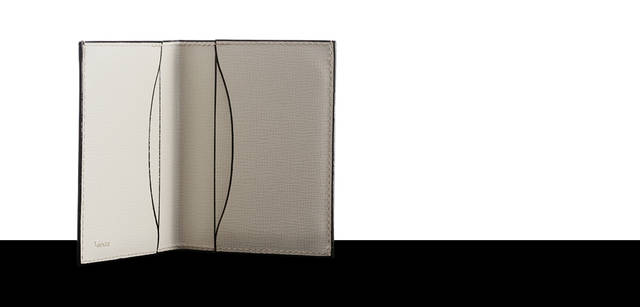 　名刺入れ 2万8350円　※タイトルに入っている「Nero e Bianco」は現在販売を中止しております。