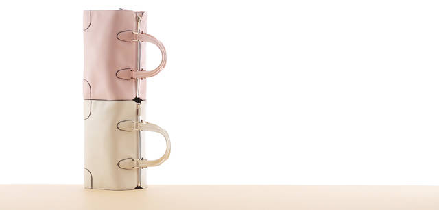 　ハンドバッグ『ボストン』ともに15万7500円　※タイトルに入っている「Nero e Bianco」は現在販売を中止しております。