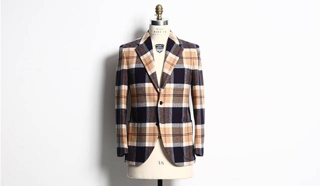 チェックジャケット　14万7000円（以下すべて税込）