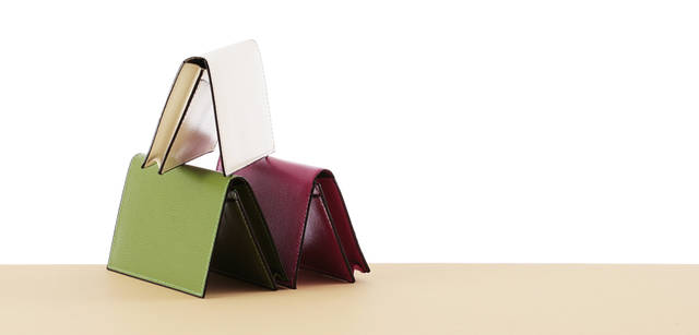 　名刺入れ 各2万8350円　※タイトルに入っている「Nero e Bianco」は現在販売を中止しております。