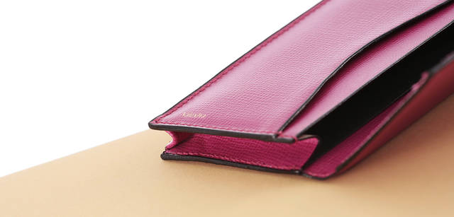 　名刺入れ 各2万8350円　※タイトルに入っている「Nero e Bianco」は現在販売を中止しております。