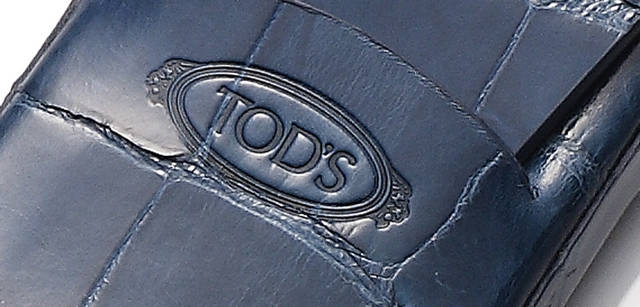 　『カードケース』 左から ブラック、ネイビー 各7万9800円