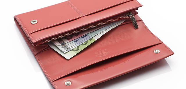 　『パース』 左から アイボリー、ライトパープル、ライトブルー、パープル、ピンク 各4万5150円