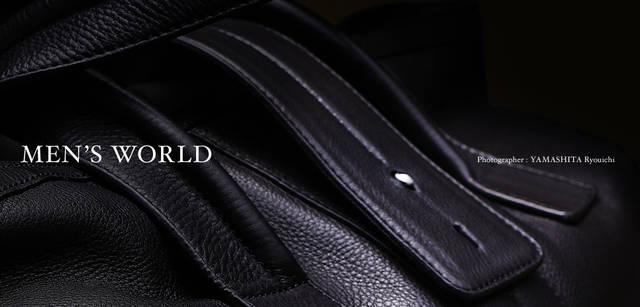 『シグネチャー』　左から　ベージュ　25万2000円　ダークブラウン　21万円