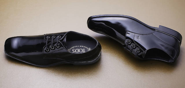 『ヘンリー』　左から　ブラック、ブラウン　各5万5650円