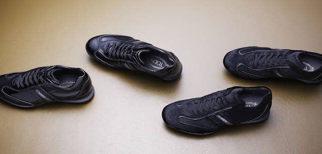 『ヌオヴォ　クオイオ』　左 ブラック 6万9300円、右 7万6650円