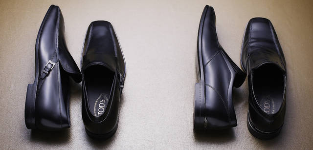 『アクティブ　ヌオヴォ』　左から　ダークブラウン+グレーベージュ、ボルドー、ブラック+グレー　各5万8800円