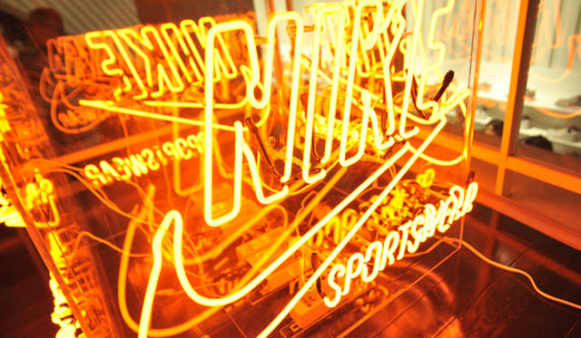 <strong>ナイキ｜NIKE｜原宿・キャットストリートにNSW STOREオープン</strong> NSW STORE 東京都渋谷区神宮前6-14-5 Tel. 03-5774-5585