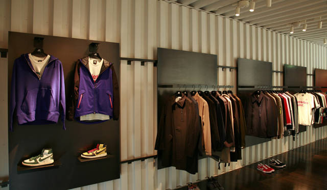 <strong>ナイキ｜NIKE｜原宿・キャットストリートにNSW STOREオープン</strong> NSW STORE 東京都渋谷区神宮前6-14-5 Tel. 03-5774-5585