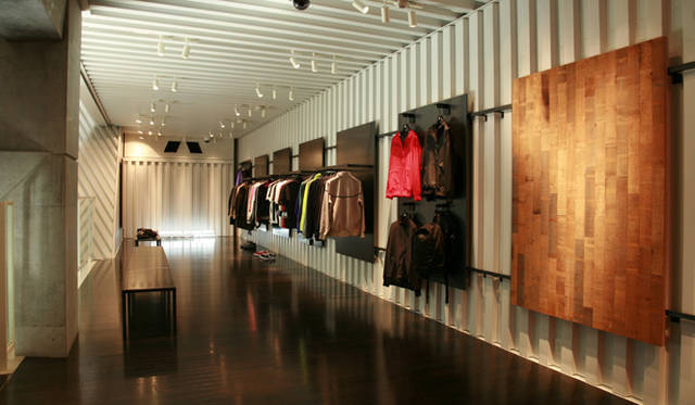 <strong>ナイキ｜NIKE｜原宿・キャットストリートにNSW STOREオープン</strong> NSW STORE 東京都渋谷区神宮前6-14-5 Tel. 03-5774-5585