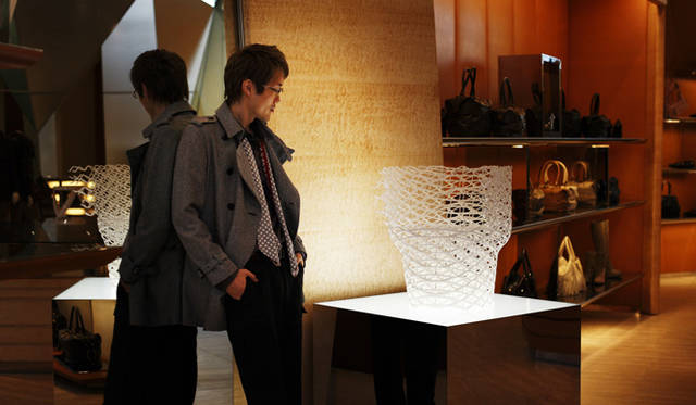 　店内各所にnendoの国内未発表作品が展示される。写真は「diamond chair」 chair 2008