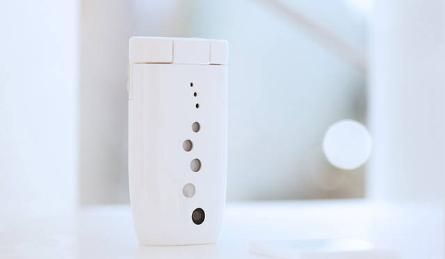 　「N702iS」mobile phone 2006