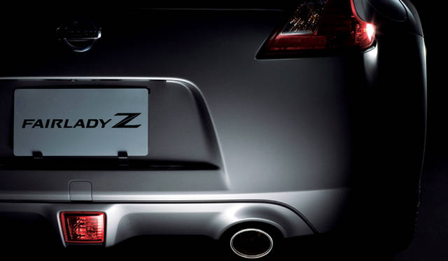 <b>NISSAN FAIRLADY Z｜日産フェアレディZ</b><br>ディアルエキゾーストとセンターに設置されたリアフォグランプがリアビューにアクセントを与えている。