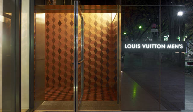 <strong>LOUIS VUITTON｜ルイ・ヴィトン</strong>　『表参道メンズ』エントランス。