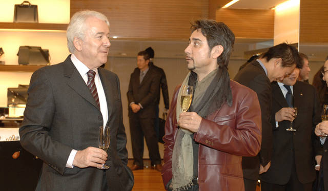 <strong>LOUIS VUITTON｜ルイ・ヴィトン</strong>　ルイ・ヴィトン ジャパン カンパニー プレジデント＆CEOのエマニュエル・プラット、DJのクリス・ペプラーの両氏。