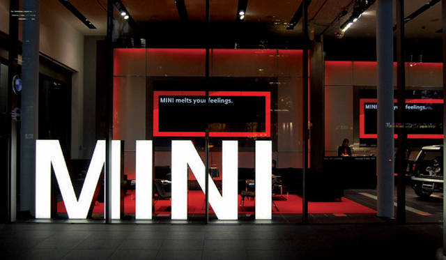 <b>MINI HOT LOUNGE｜ミニ・ホット・ラウンジ</b>