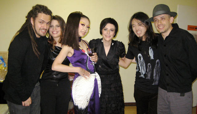 ライヴ後、楽屋にてパトフのメンバーと記念撮影