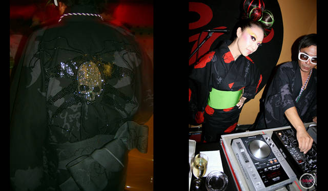 （左）ヘアメイクの冨沢ノボルが着ていたのは、金子國義の浴衣。スワロフスキーがゴージャス！（左）Velvetというクラブで急遽DJをすることに。ノボルとのDJユニット名は「DJ現代」