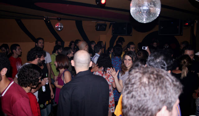 クラブでは日本語で話しかけてくる若い子達が多くて驚いた！　日本に憧れ、勉強しているそう。