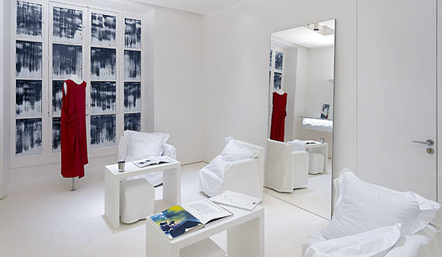 <b>YOHJI YAMAMOTO ヨージ ヤマモト</b>