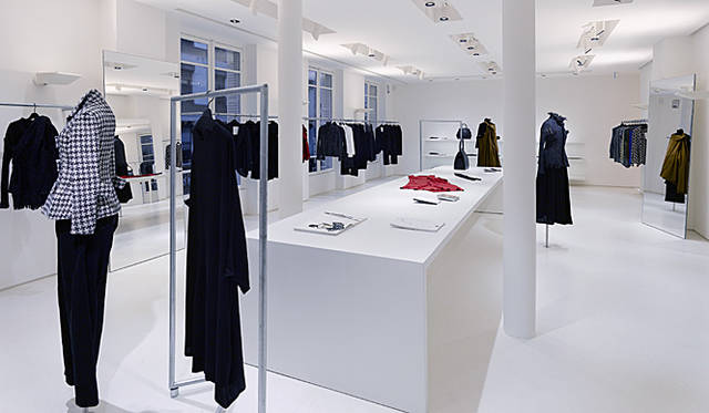 <b>YOHJI YAMAMOTO ヨージ ヤマモト</b>