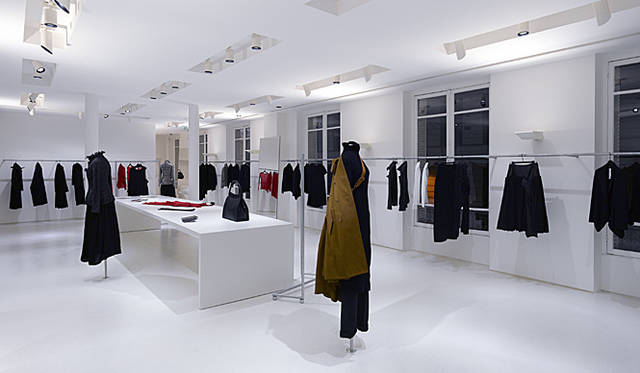 <b>YOHJI YAMAMOTO ヨージ ヤマモト</b>