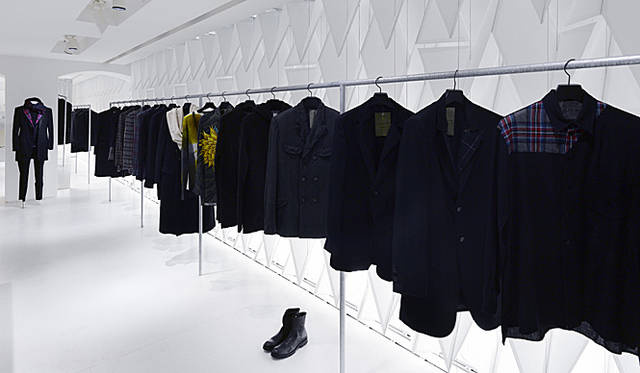 <b>YOHJI YAMAMOTO ヨージ ヤマモト</b>