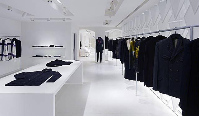 <b>YOHJI YAMAMOTO ヨージ ヤマモト</b>