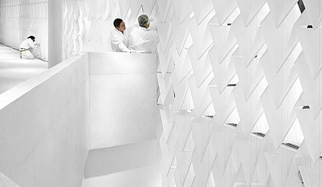 <b>YOHJI YAMAMOTO ヨージ ヤマモト</b>