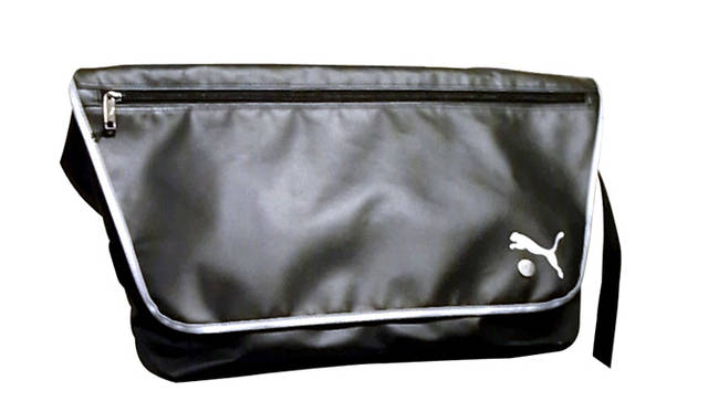 <strong>ミハラヤスヒロ｜「PUMA by MIHARAYASUHIRO at ISETAN」</strong>  Bag 1万2600円