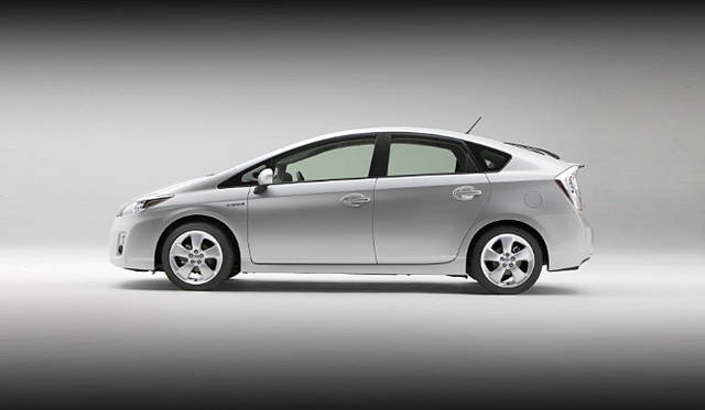 <b>TOYOTA PRIUS｜トヨタ・プリウス</b>